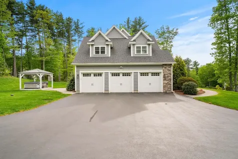 10 Lilac Court Bedford NH 03110