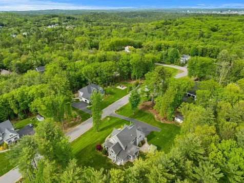 10 Lilac Court Bedford NH 03110