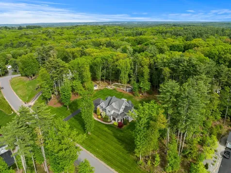 10 Lilac Court Bedford NH 03110