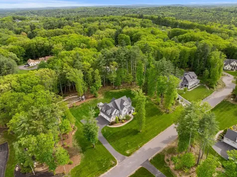 10 Lilac Court Bedford NH 03110