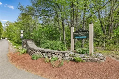 20 Olde Country Village Londonderry NH 03053