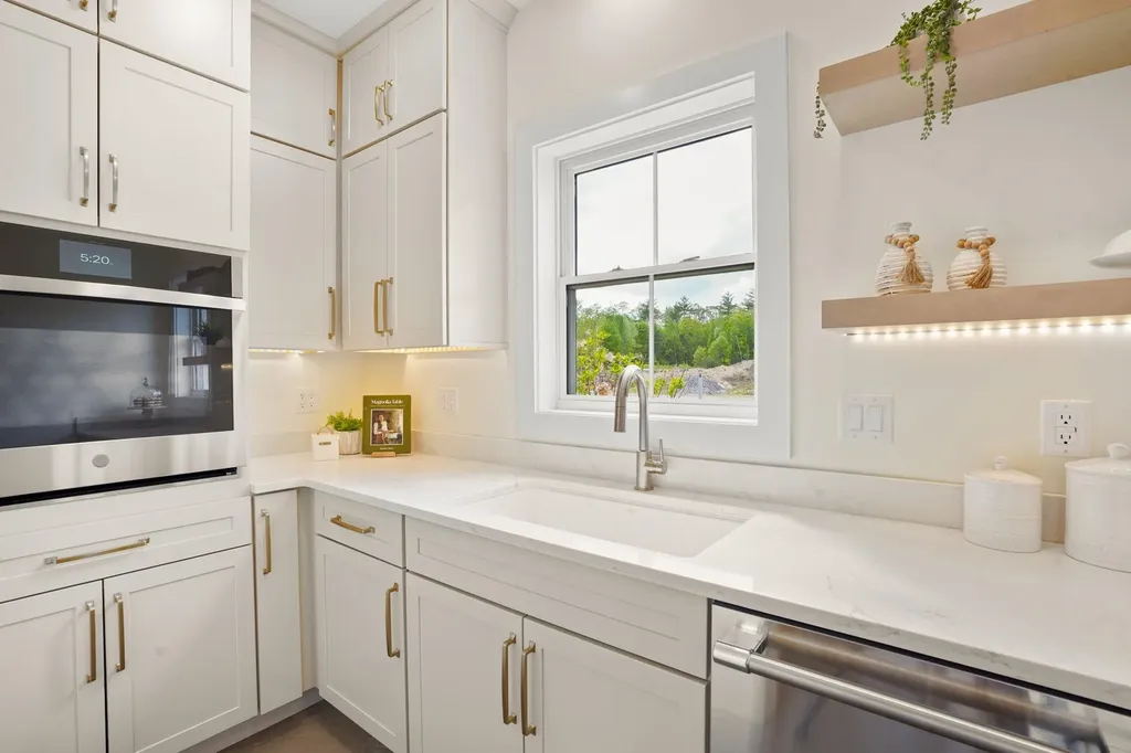 32 Colby Farm Road Chester NH 03036