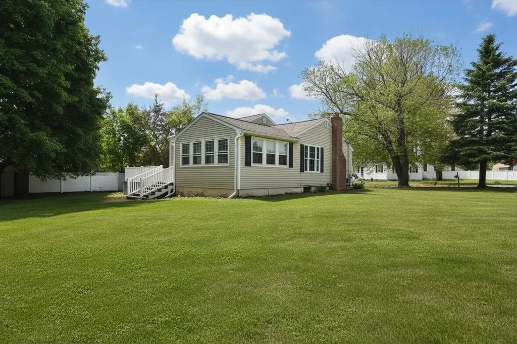14 Centerville Drive Salem NH 03079