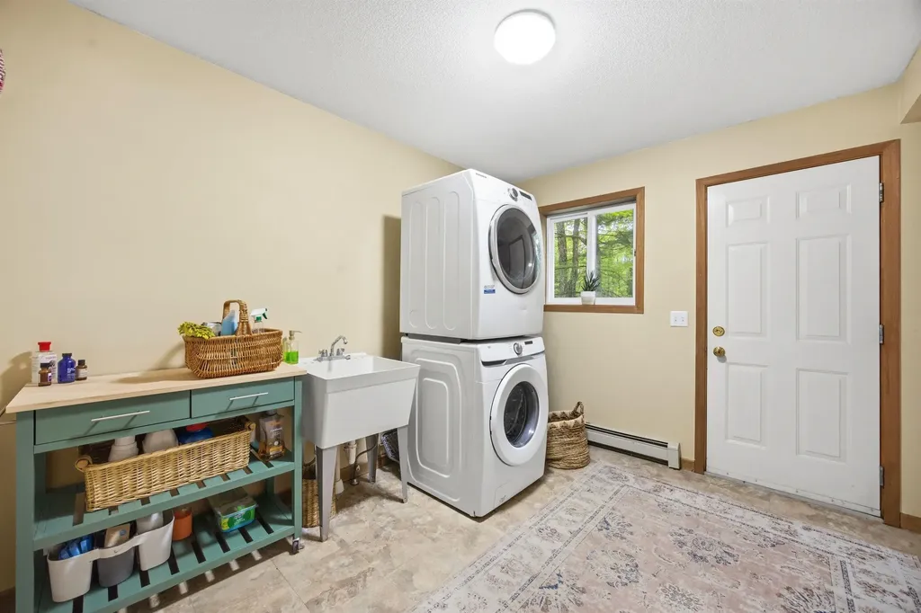 19 Hummingbird Hill Grantham NH 03753
