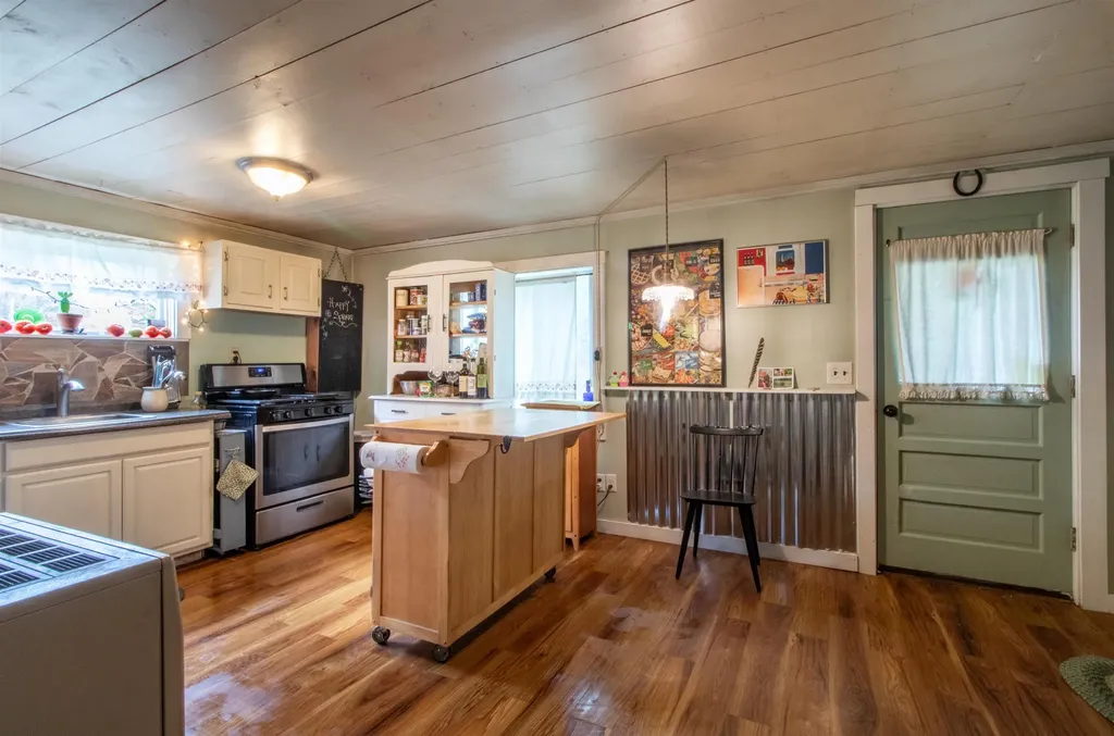 160 Heritage Lane Lyndon VT 05851