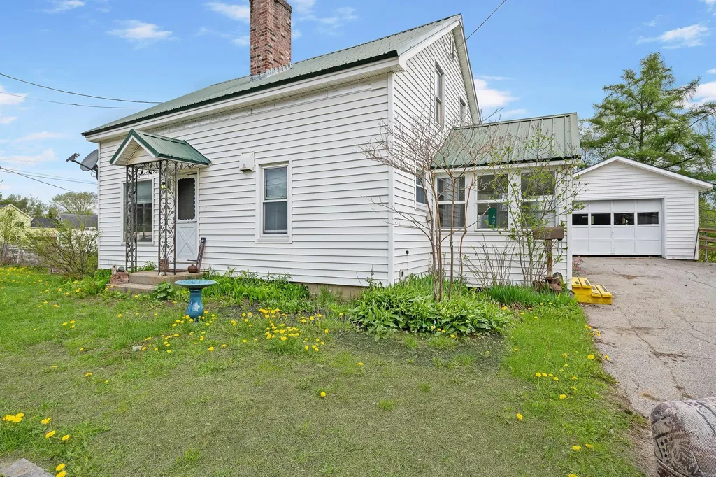 62 Bridge Street Colebrook NH 03576