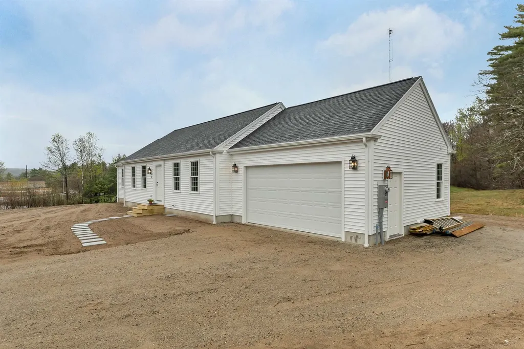 12 Piper Street Franklin NH 03235