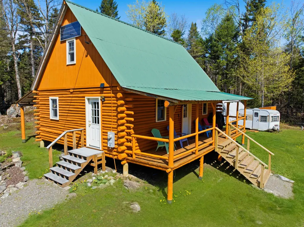 505 Hill Road Pittsburg NH 03592