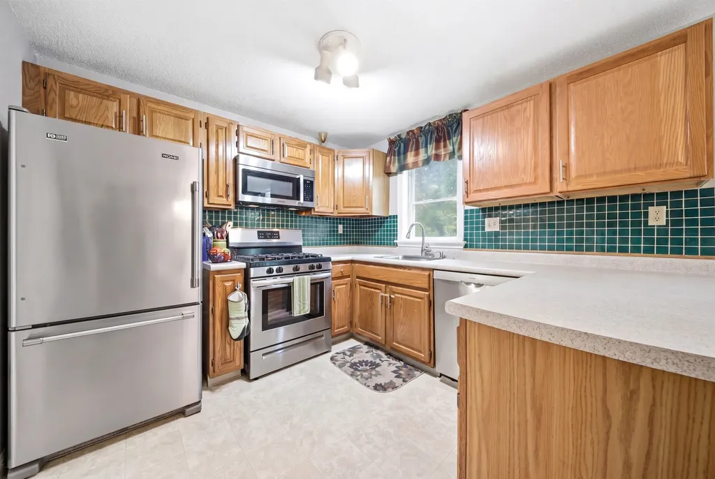 16 Salisbury Road Nashua NH 03064