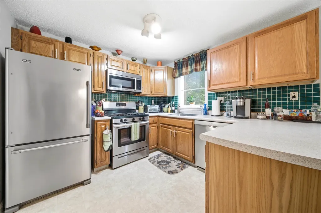 16 Salisbury Road Nashua NH 03064