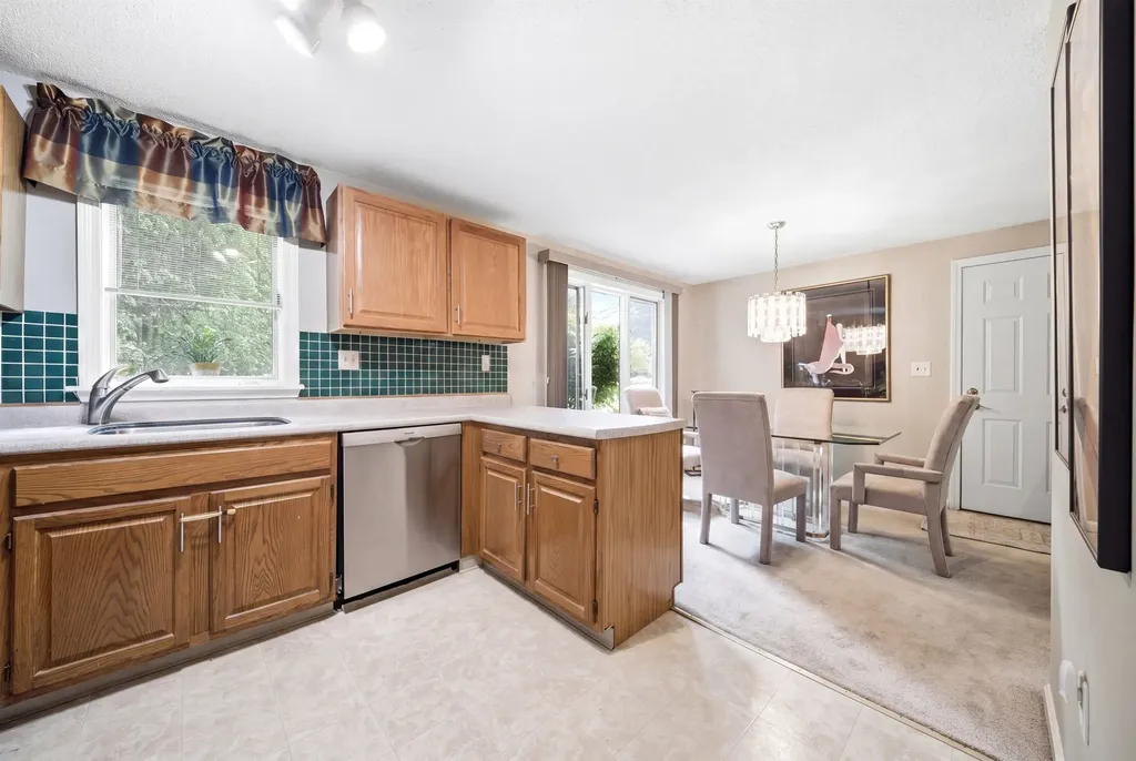 16 Salisbury Road Nashua NH 03064