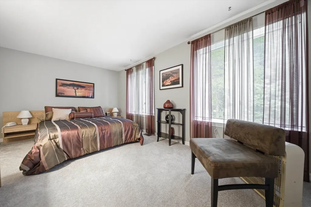 16 Salisbury Road Nashua NH 03064