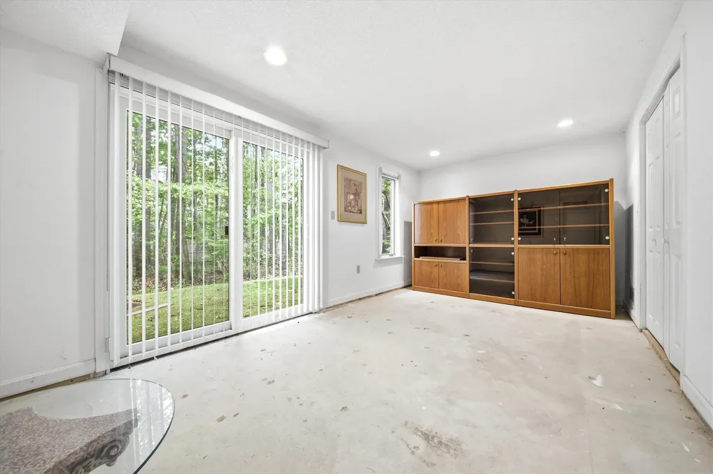 16 Salisbury Road Nashua NH 03064
