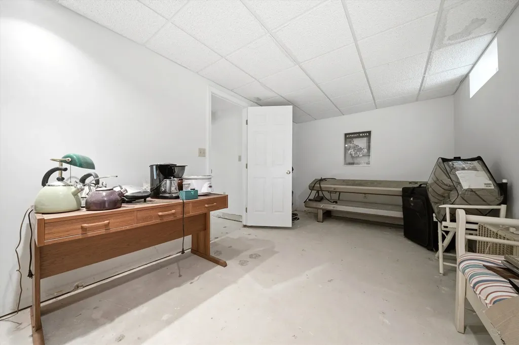 16 Salisbury Road Nashua NH 03064