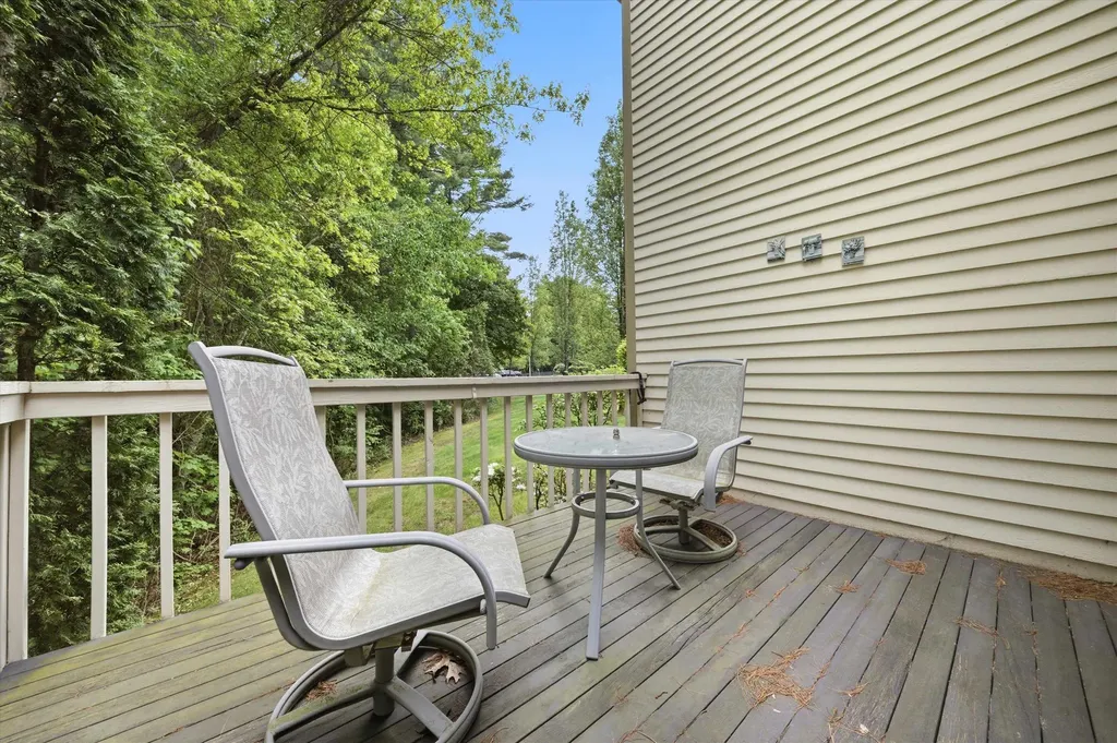 16 Salisbury Road Nashua NH 03064