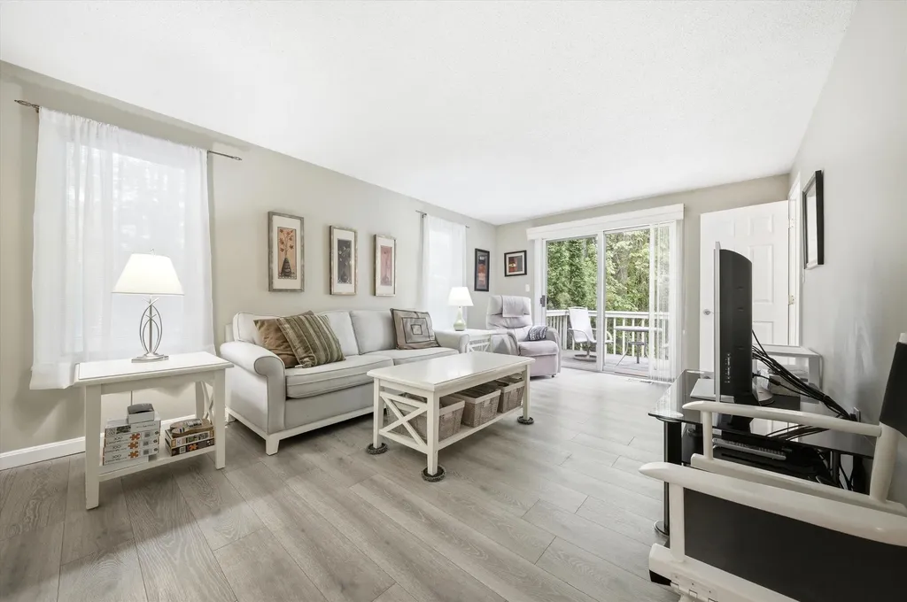 16 Salisbury Road Nashua NH 03064