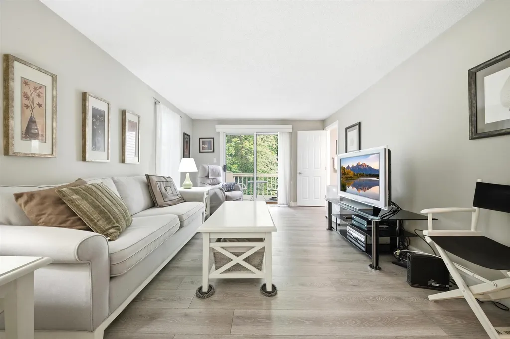 16 Salisbury Road Nashua NH 03064