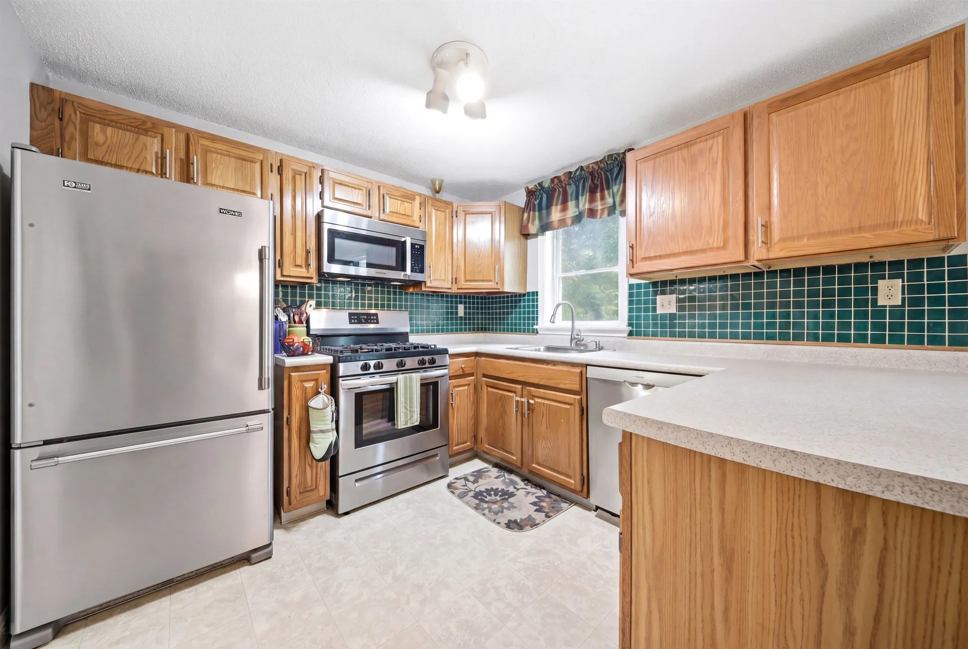 16 Salisbury Road Nashua NH 03064