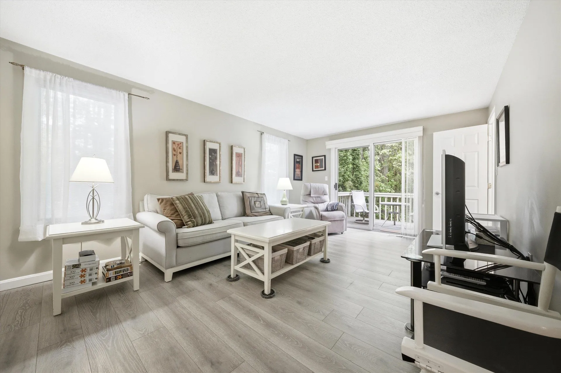 16 Salisbury Road Nashua NH 03064