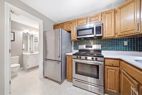 16 Salisbury Road Nashua NH 03064
