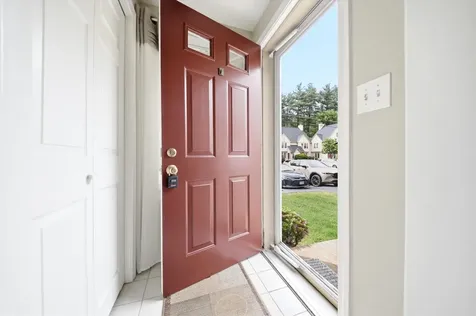 16 Salisbury Road Nashua NH 03064