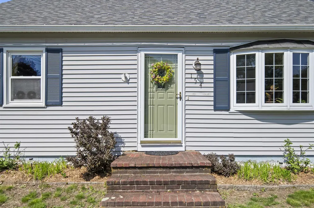 154 Woodbine Avenue Manchester NH 03109