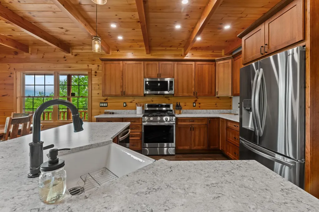 1881 Brownfield Road Conway NH 03813