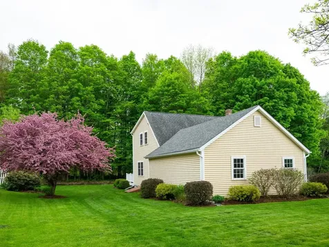 13 Bobolink Circle Essex VT 05452