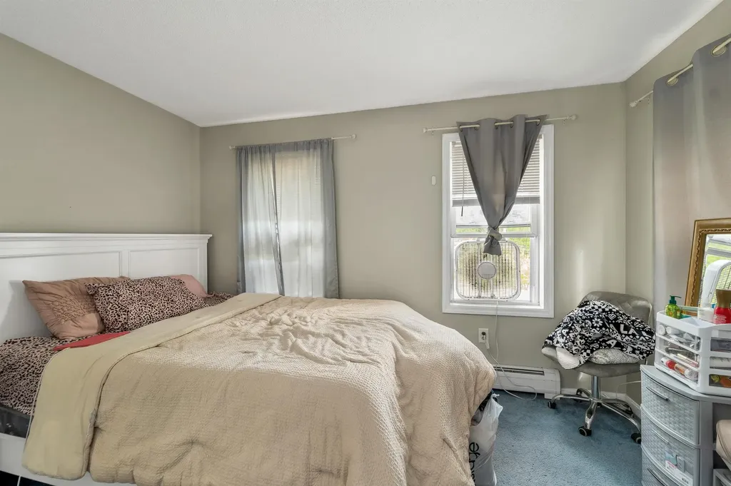 12 Chester Road Derry NH 03038