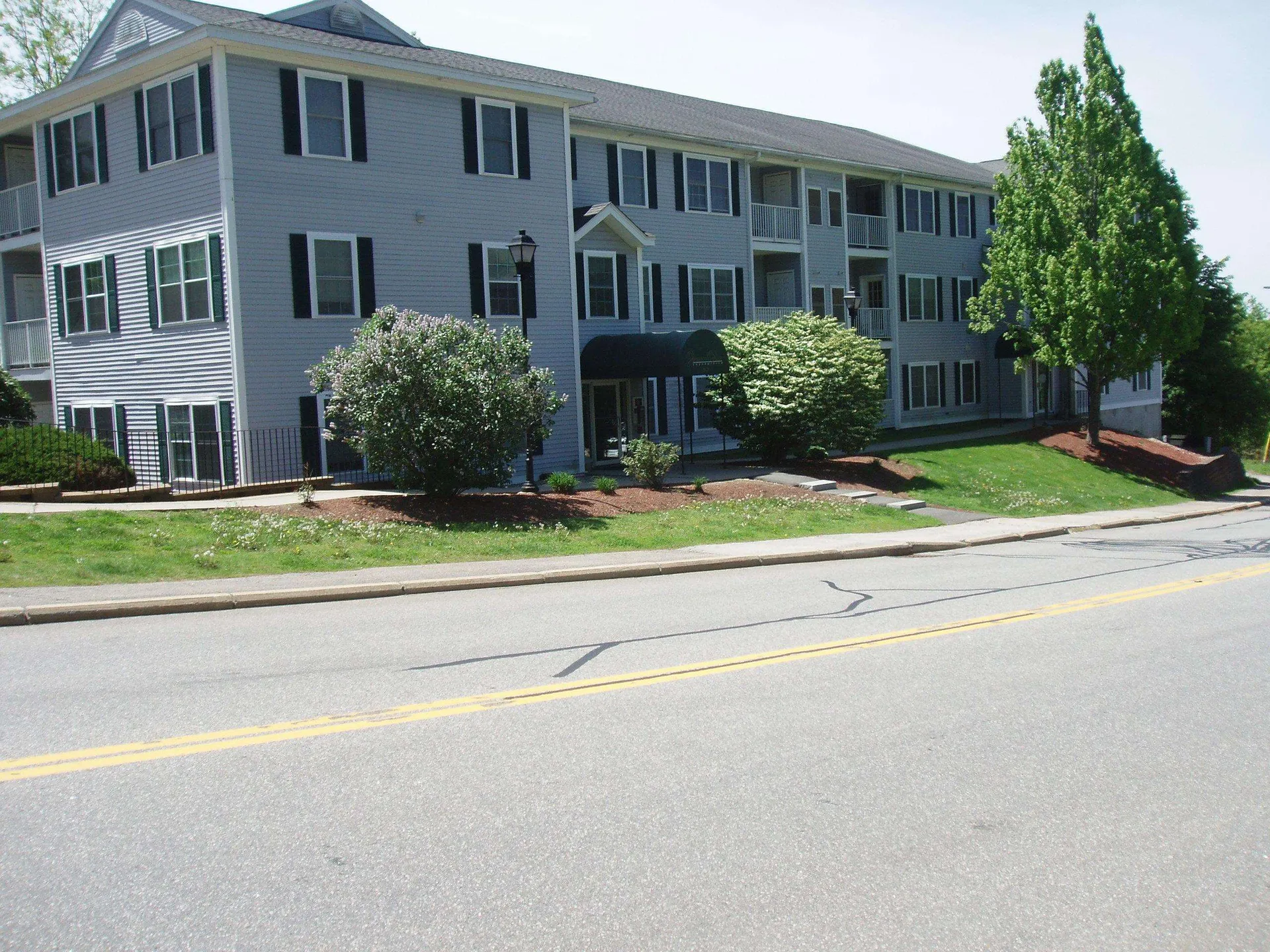 89 Eastern Ae. Avenue Manchester NH 03104-6603