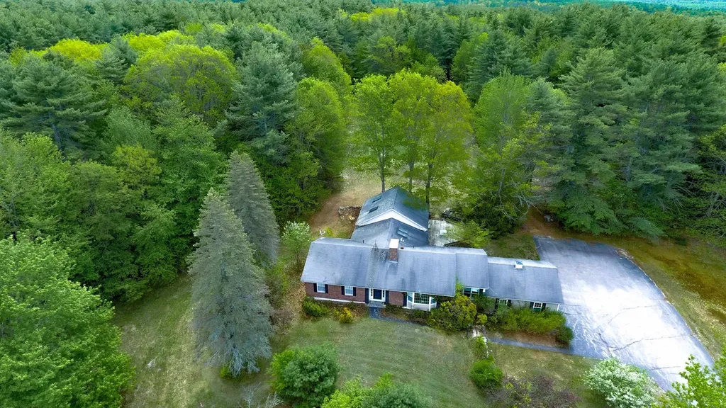 13 Federal Corner Road Tuftonboro NH 03816