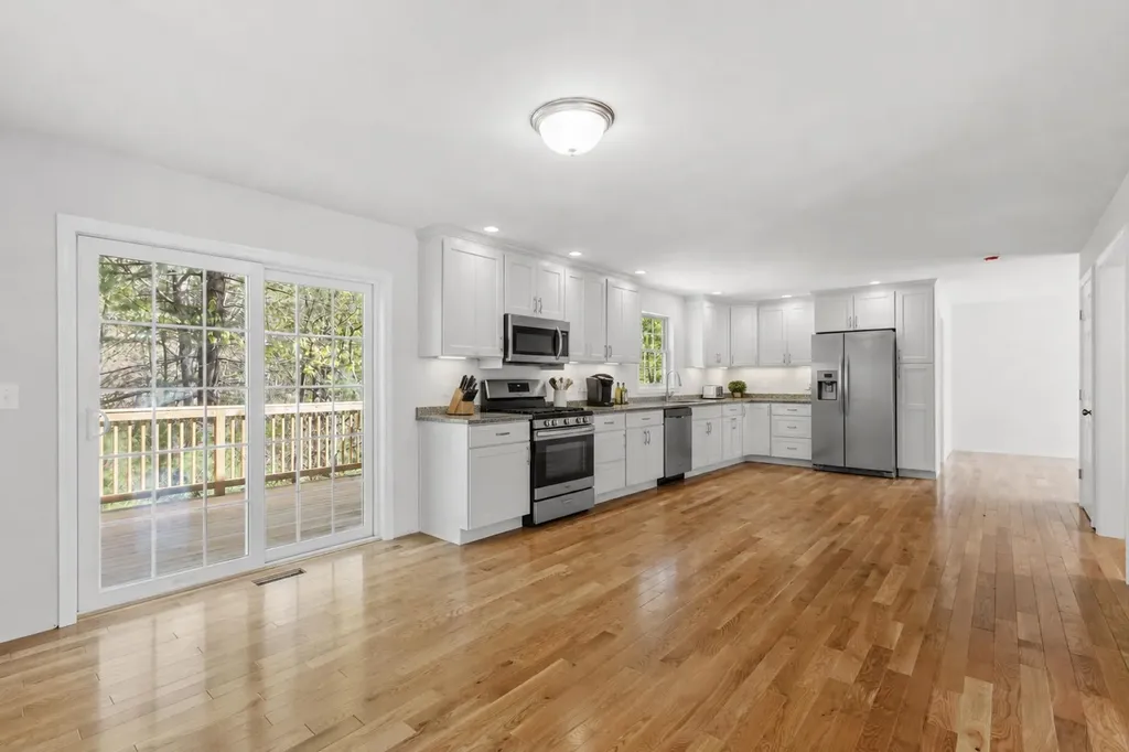 22 Benoit Avenue Pelham NH 03076