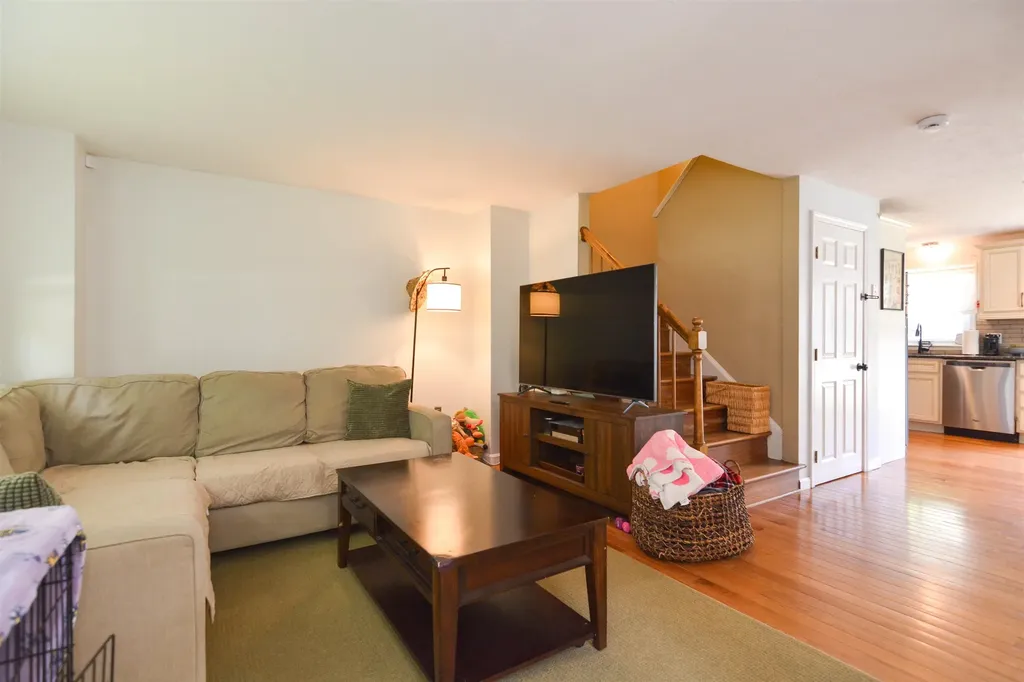 11 Beaujolais Drive Nashua NH 03062