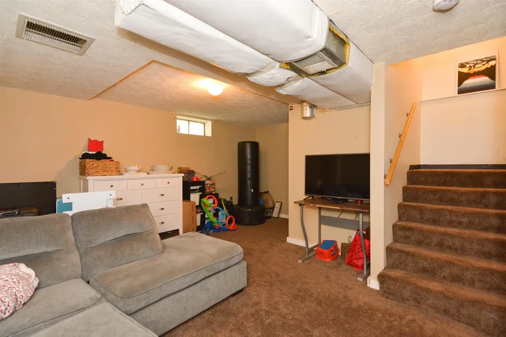 11 Beaujolais Drive Nashua NH 03062