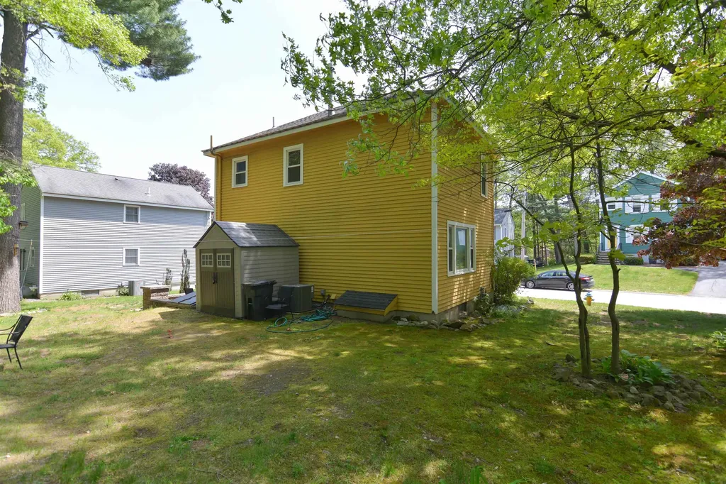 11 Beaujolais Drive Nashua NH 03062