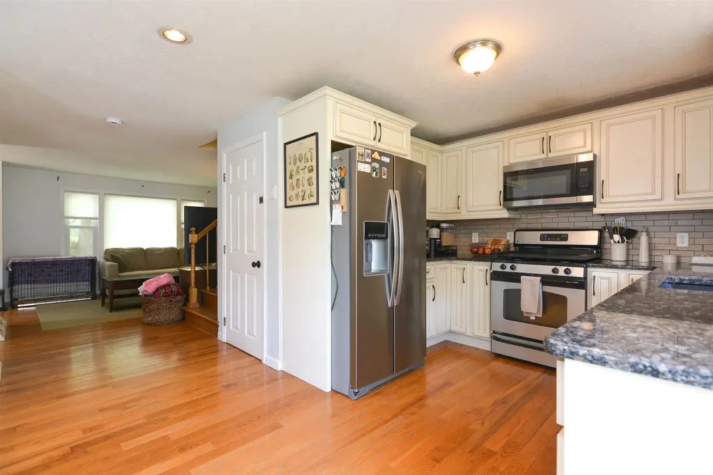11 Beaujolais Drive Nashua NH 03062