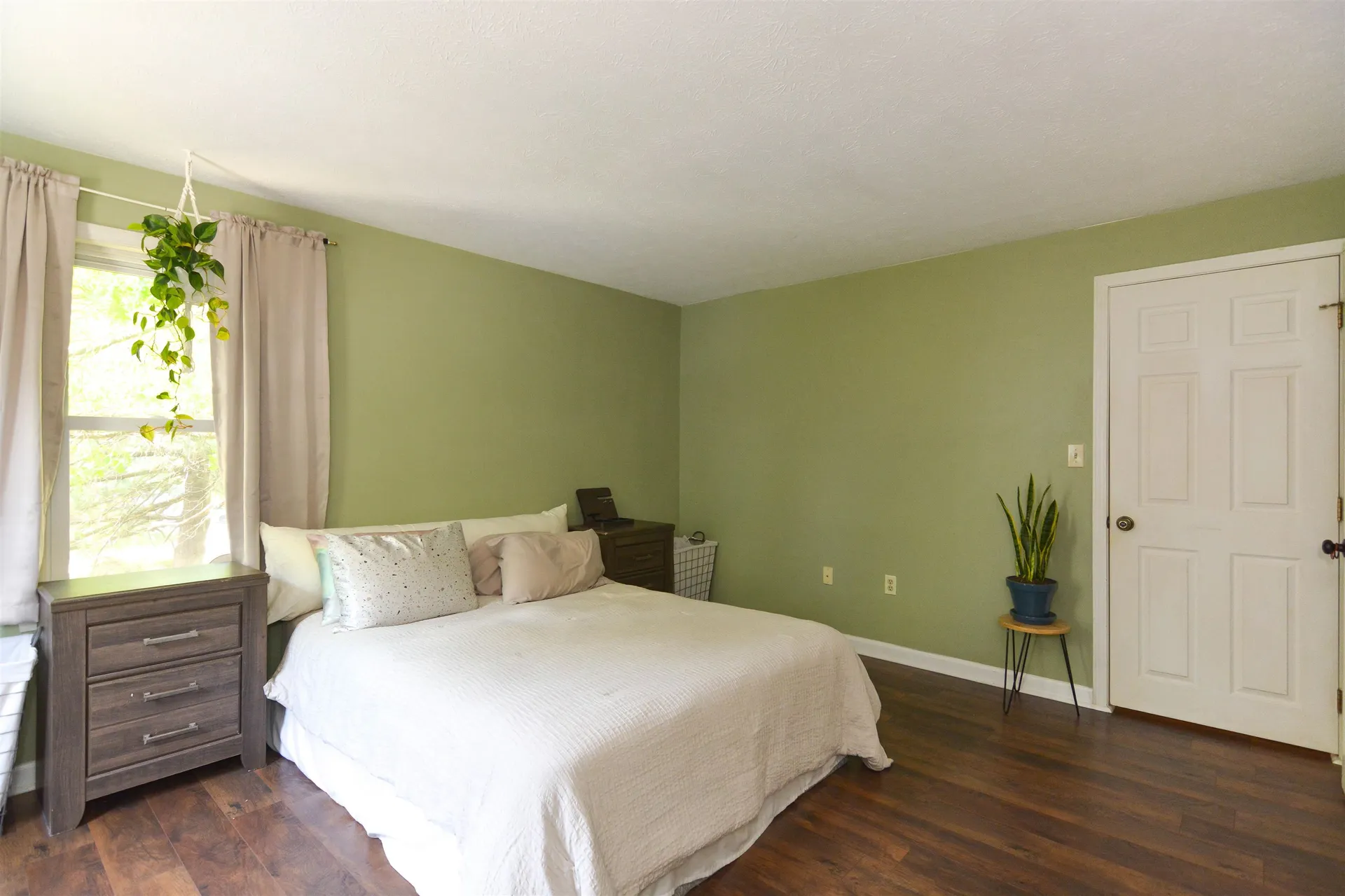 11 Beaujolais Drive Nashua NH 03062