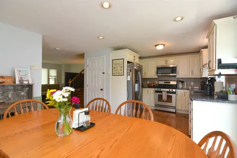 11 Beaujolais Drive Nashua NH 03062