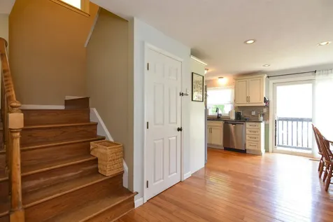 11 Beaujolais Drive Nashua NH 03062