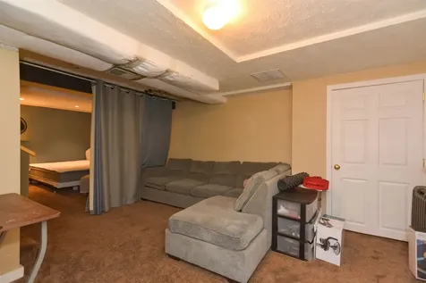 11 Beaujolais Drive Nashua NH 03062