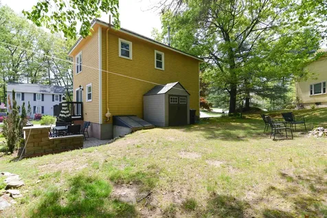11 Beaujolais Drive Nashua NH 03062