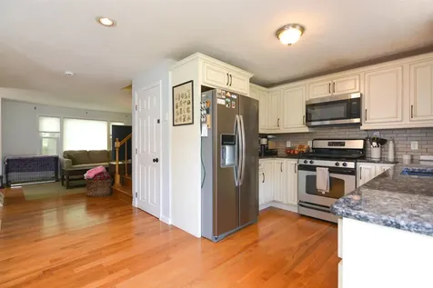 11 Beaujolais Drive Nashua NH 03062