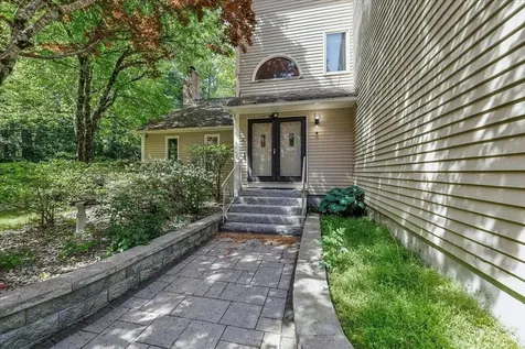 5 Cobblestone Place Merrimack NH 03054