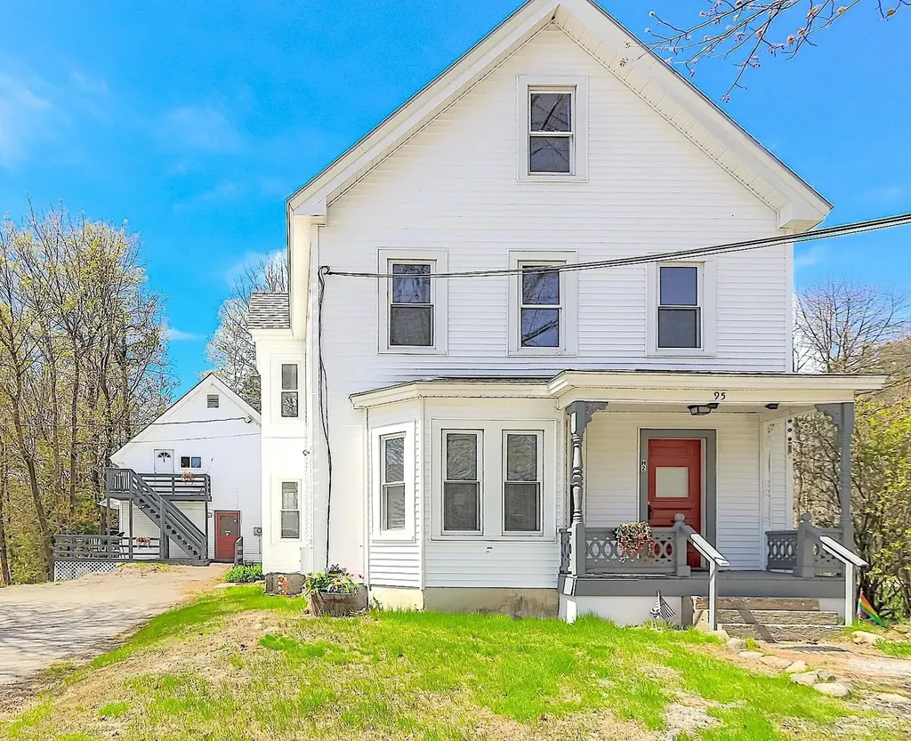 95 Hall Avenue Henniker NH 03242