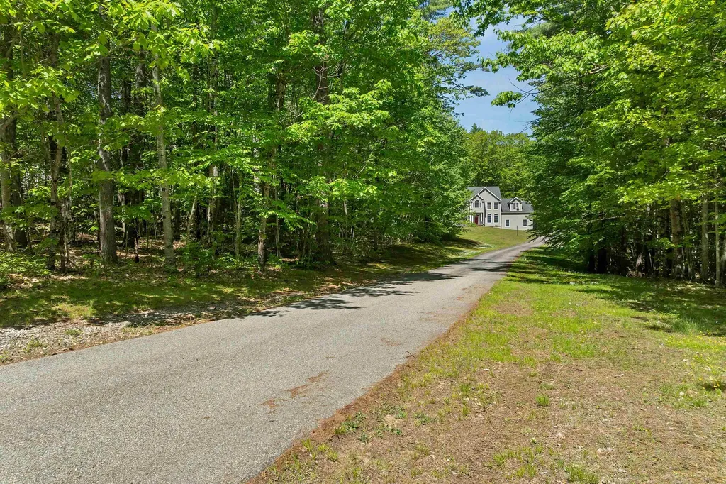 8 Stone Farm Road Barrington NH 03825-0000