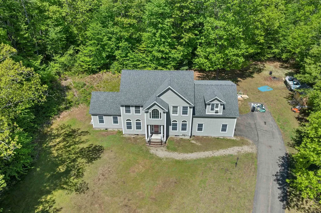 8 Stone Farm Road Barrington NH 03825-0000