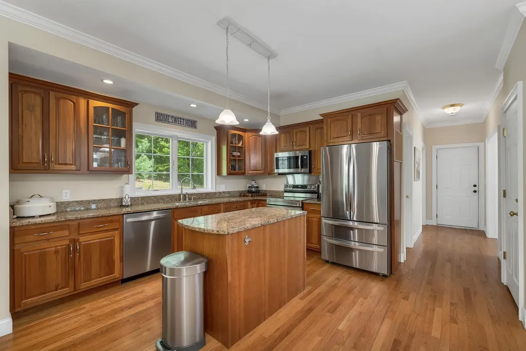 8 Stone Farm Road Barrington NH 03825-0000