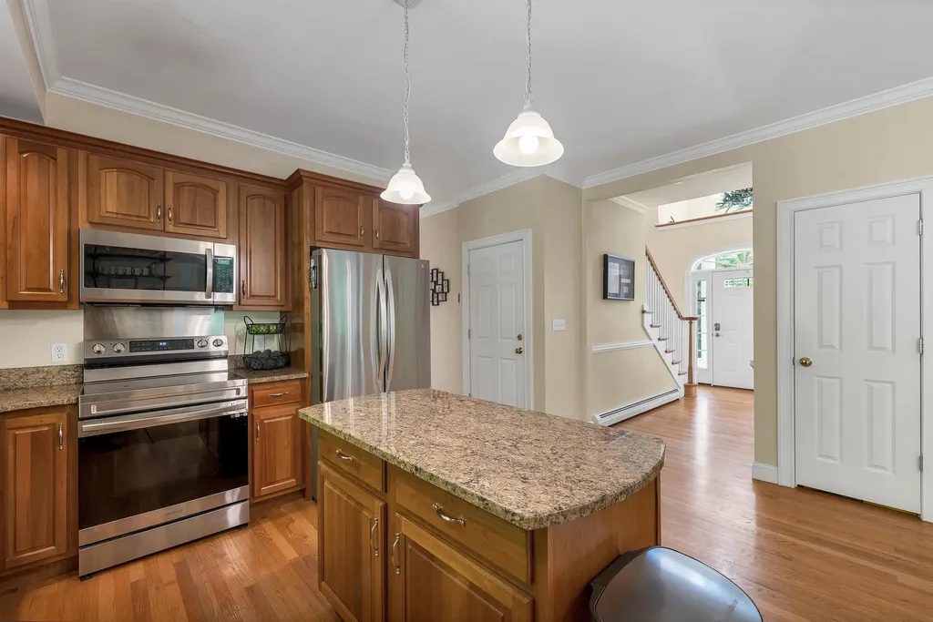 8 Stone Farm Road Barrington NH 03825-0000