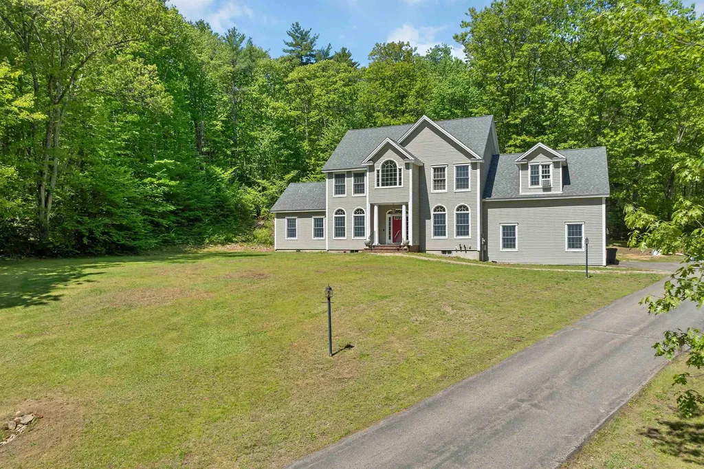 8 Stone Farm Road Barrington NH 03825-0000