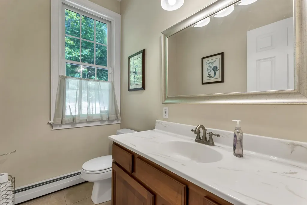 8 Stone Farm Road Barrington NH 03825-0000